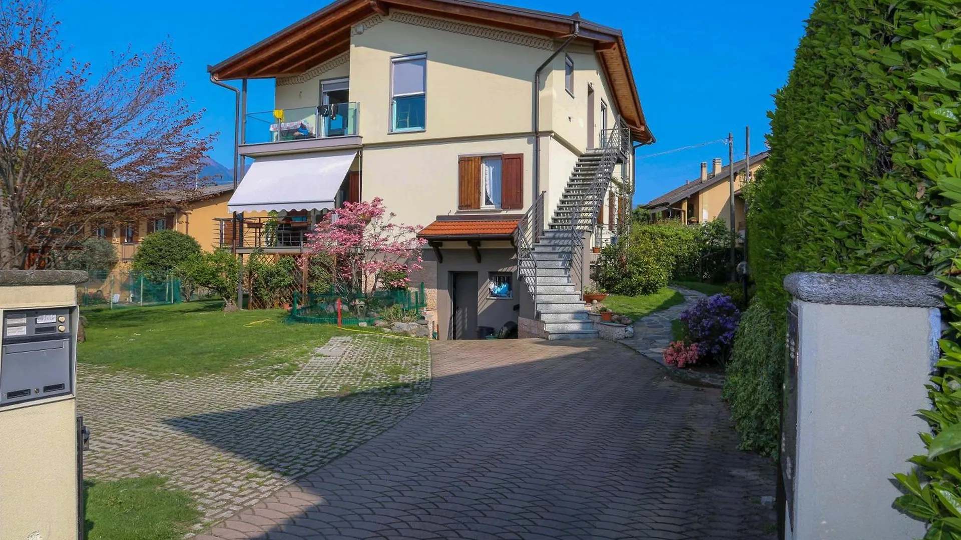 アパート MaccagnoCasa Gionaアパートメント イタリア